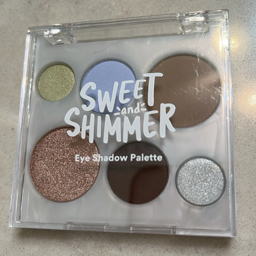NWT Sweet & Shimmer Eye shadow pallette